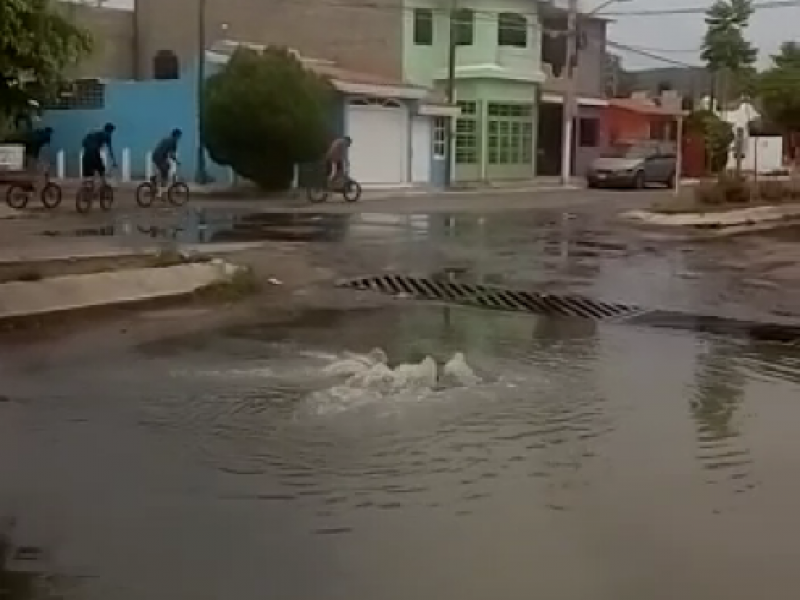 Problemas de alcantarillado surgen con las lluvias