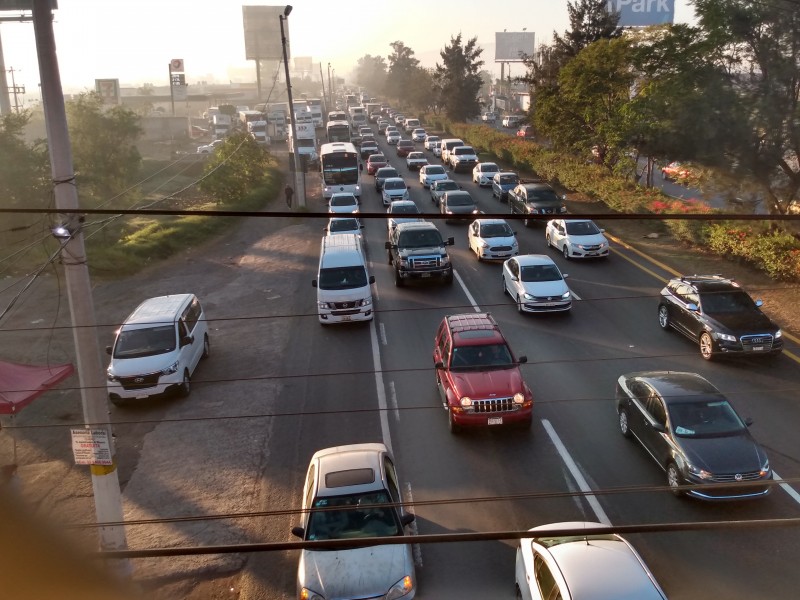 Problemas viales en carretera Chapala por restricción