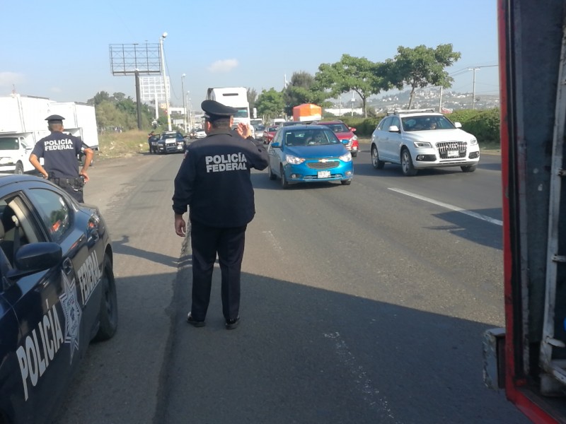 Problemas viales por manifestación en carretera Chapala