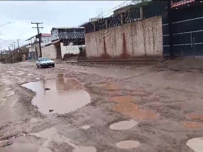 Proceso de pavimentacion de la calle Sierra Madre Occidental