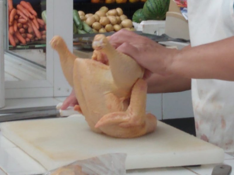 Producción de pollo insuficiente en Colima