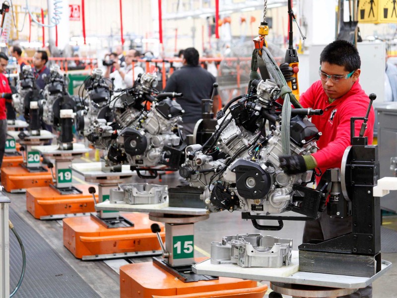 Producción industrial en México cae 4% en abril 2025