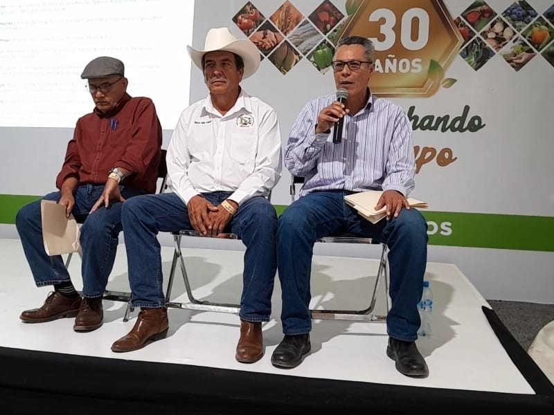 Productores acuerdan soluciones para el campo en conversatorio