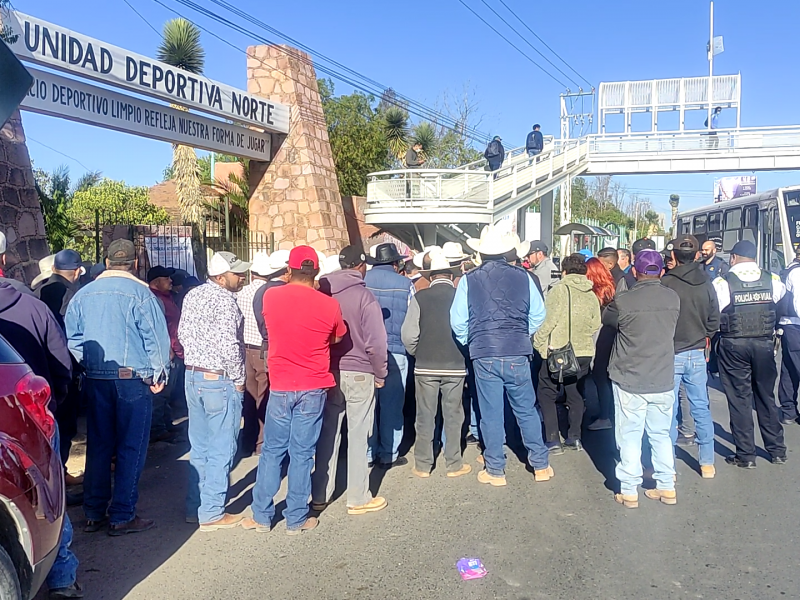 Productores agrícolas se manifiestan por irregularidades con Sader y CFE