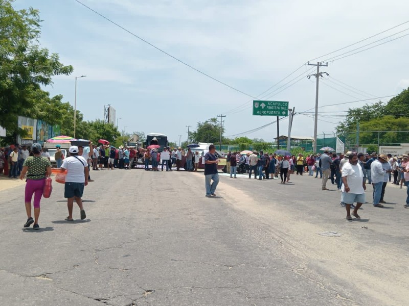 Productores bloquean carreteras por presunta falta de respuestas del Gobierno de Oaxaca
