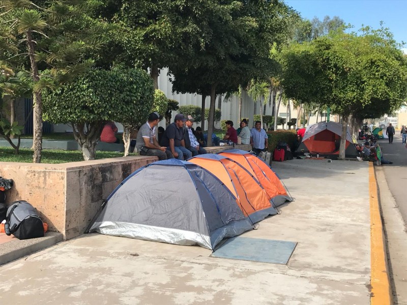 Productores bloquean el Congreso; exigen ser incluidos