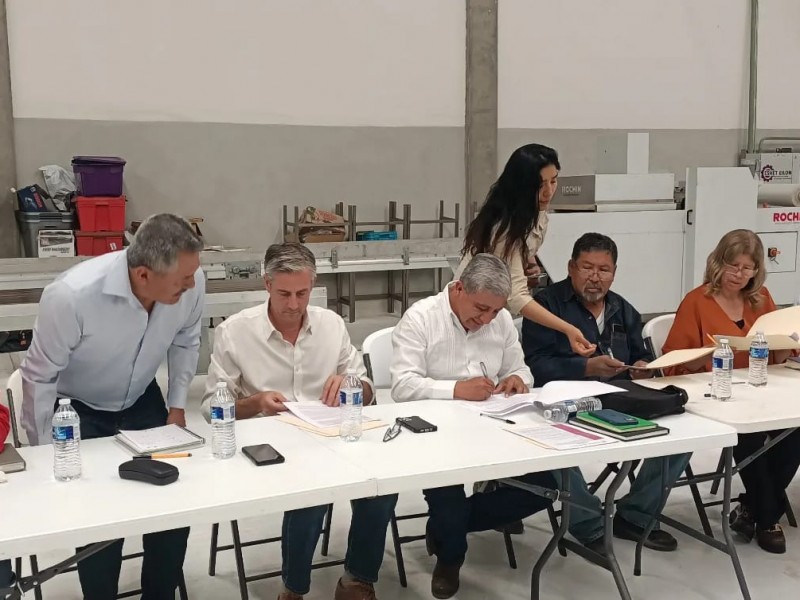 Productores de Huixtepec oficializan comercialización de productos con Estados Unidos