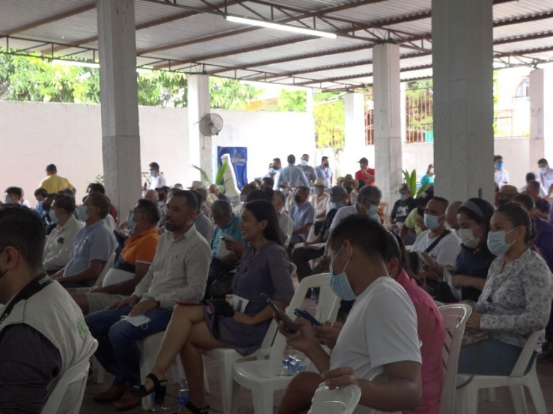 Productores de la región realiza foro, buscan renovación de huertas