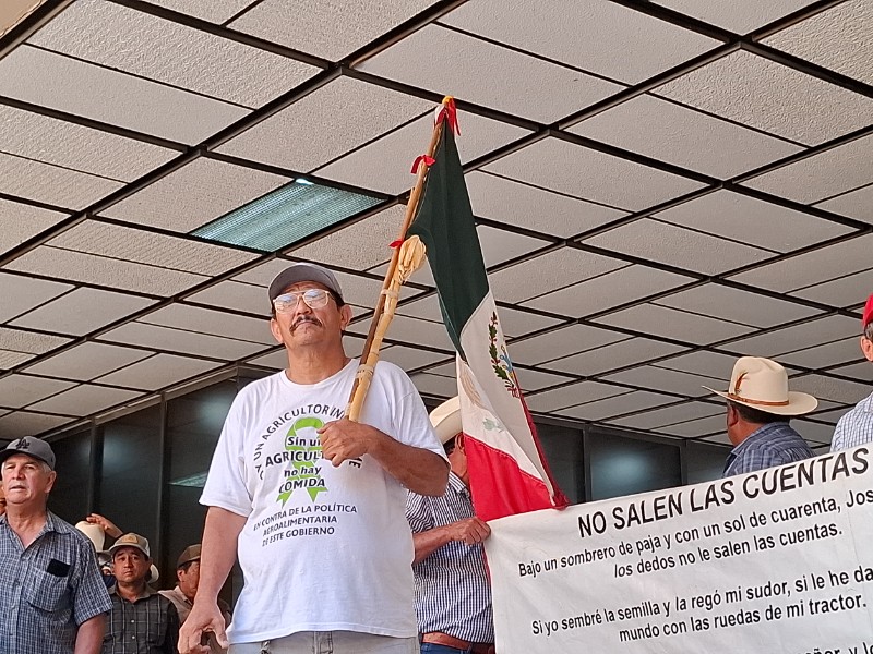 Productores de maíz de Sinaloa se manifiestan en Palacio de Gobierno