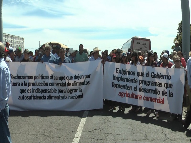 Productores de Sonora y Sinaloa bloquean carretera federal