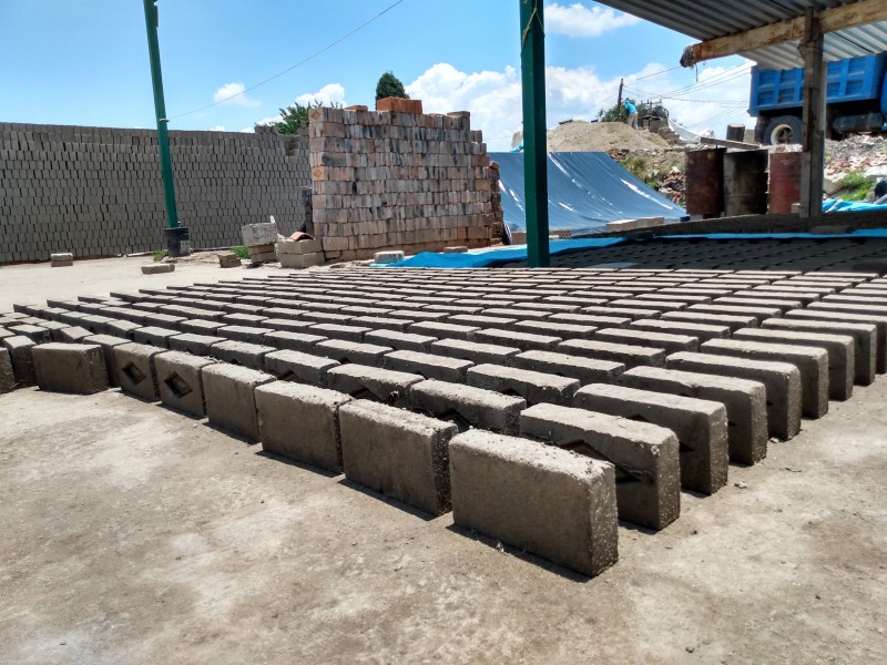 Productores de tabique en riesgo por fuertes lluvias