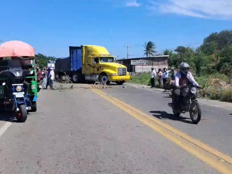 Productores del Istmo bloquean carreteras para exigir agua de riego