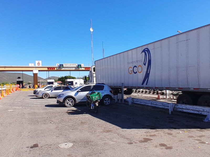 Productores desisten del bloqueo en caseta San Miguel en Ahome