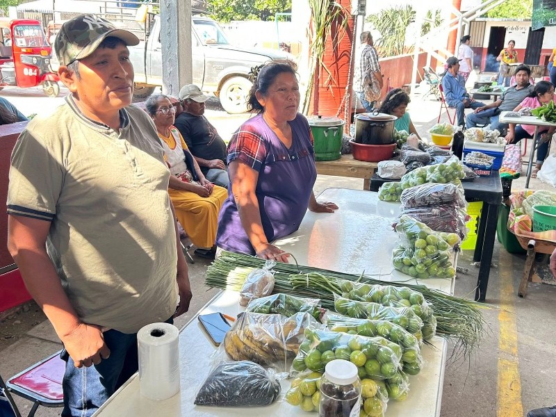 Productores locales participan en el Mercadito Campesino para impulsar la economía tehuana Productores locales participan en el Mercadito Campesino para impulsar la economía tehuana