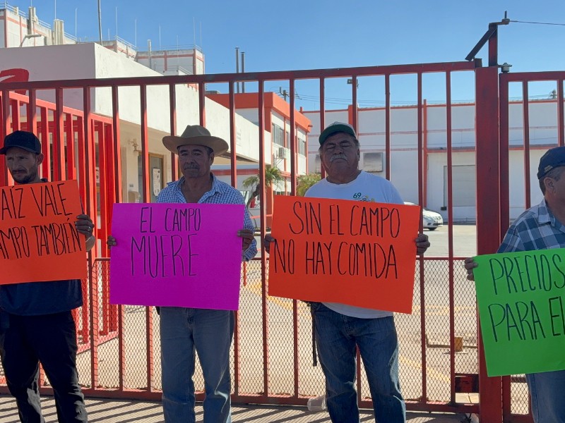 Productores mantienen plantón en Minsa por segundo día consecutivo