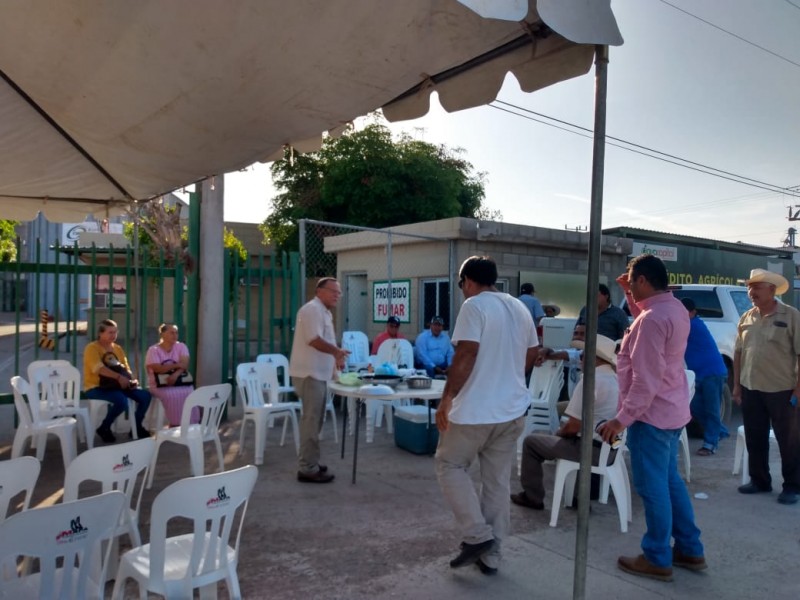 Productores mantienen tomadas las oficinas de Jova