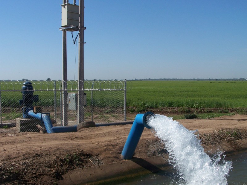 Productores presionan al Distrito de Riego para bajar precio del agua