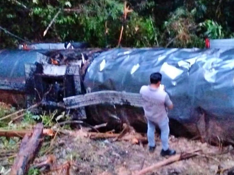 Profepa y Conagua revisan posible contaminación tras derrame de asfalto en Putla