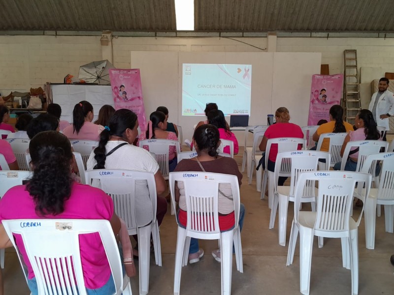 Profesoras gestionan papanicolau y ultrasonido mamario a madres del Cobach