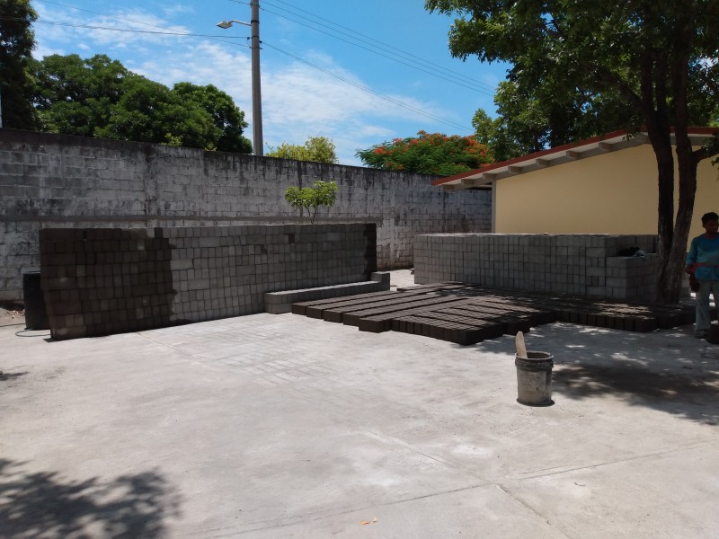 Programa de reconstrucción de Bardas Perimetrales en Escuelas