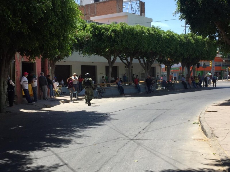 Programa federal obliga a adultos mayores a salir de casa