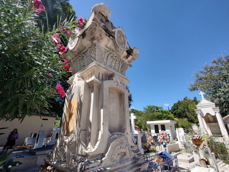 Programan recorridos nocturnos de leyendas en panteón (viernes-sábado) Programan recorridos nocturnos de leyendas en panteón (viernes-sábado)