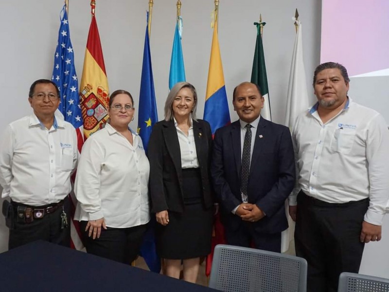 Programas de educación multicultural abren oportunidades a jóvenes recién egresados