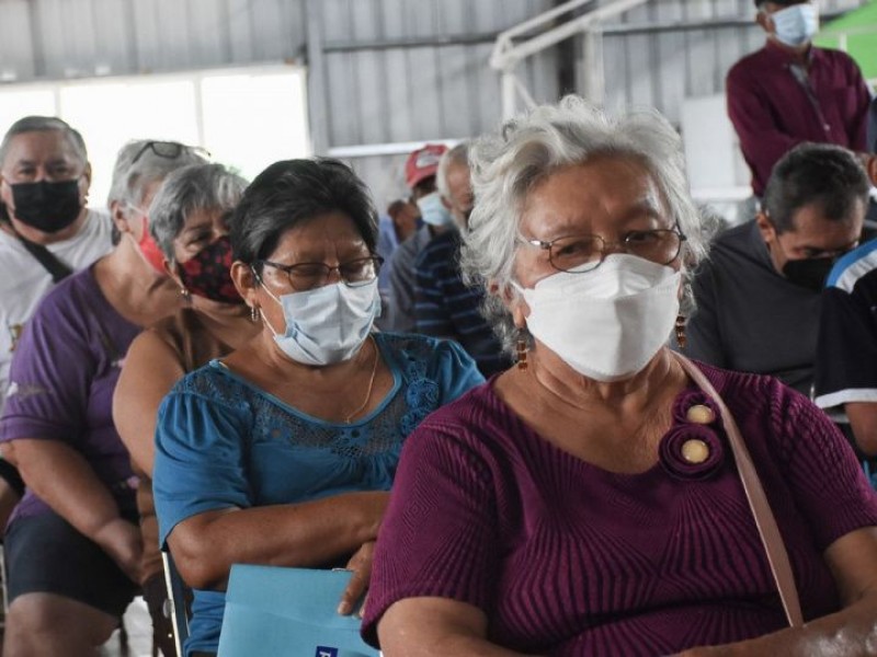 Programas sociales serán insostenibles en ochos años:Diputado Federal