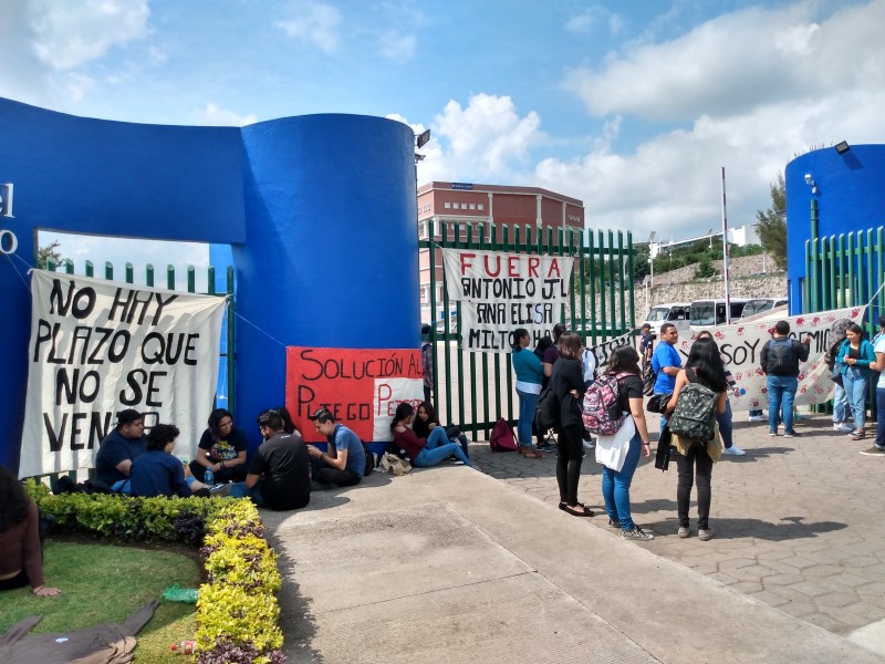 Prohíben entrada al rector de la UCEMICH