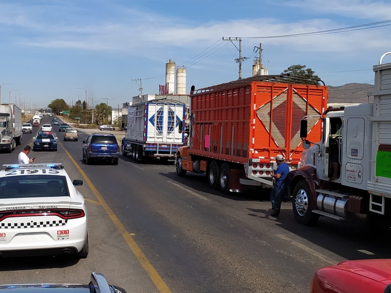 Prohíben tránsito de camiones de carga pesada por Semana Santa