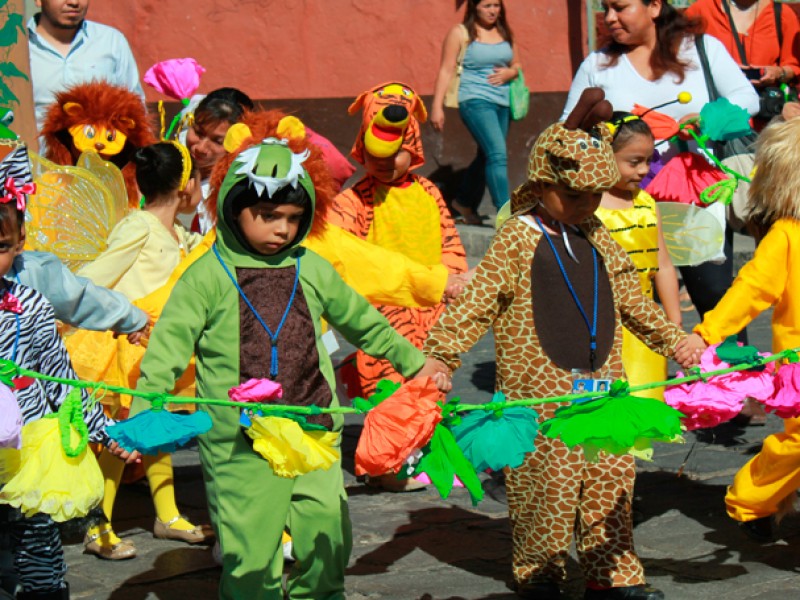 Prohibición de desfiles limita actividades extracurriculares