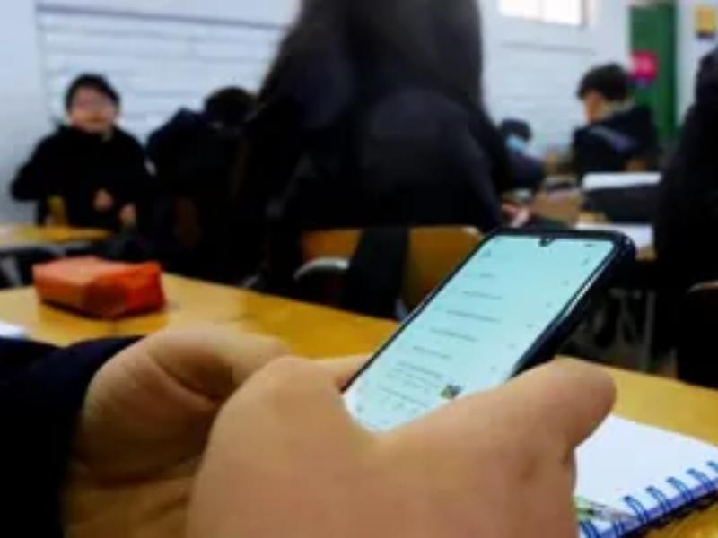 Prohibición de celulares en aulas: entre la distracción y el aprendizaje