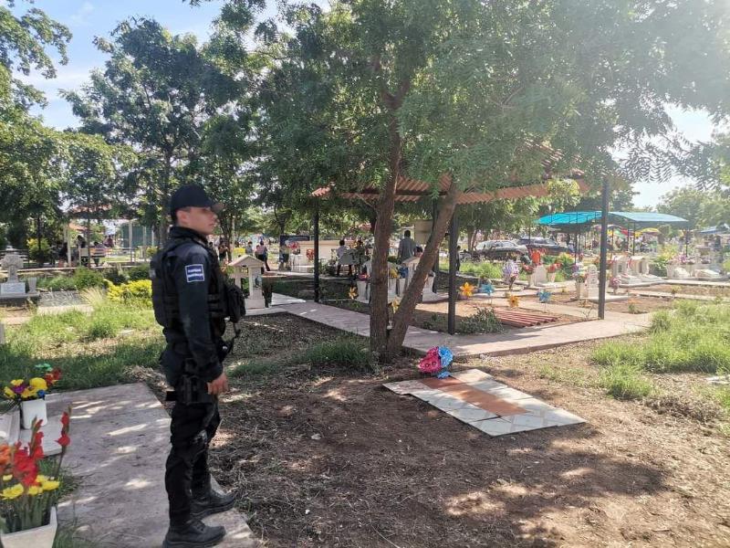 Prohibido el alcohol en panteones de Los Mochis durante Día de Muertos