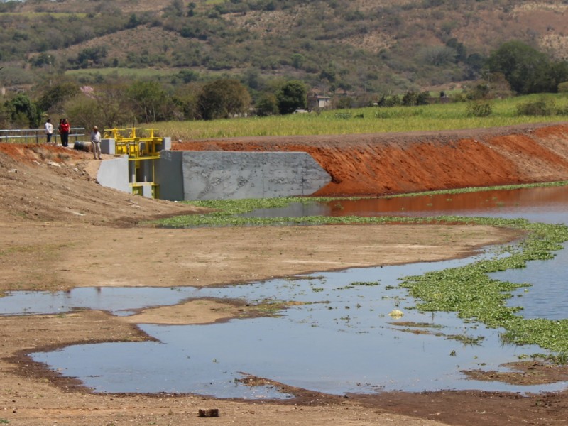 Prohibido pescar y usar agua da la Laguna de Mora