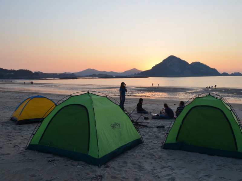 Prohibidos campamentos y horarios en playas en Semana Santa