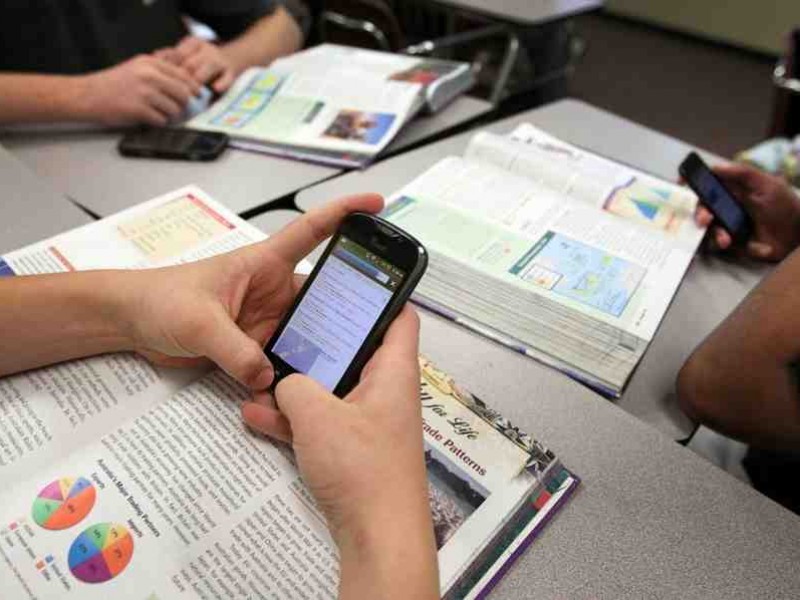 Prohibir celulares en las aulas. Iniciativa en Congreso de Durango
