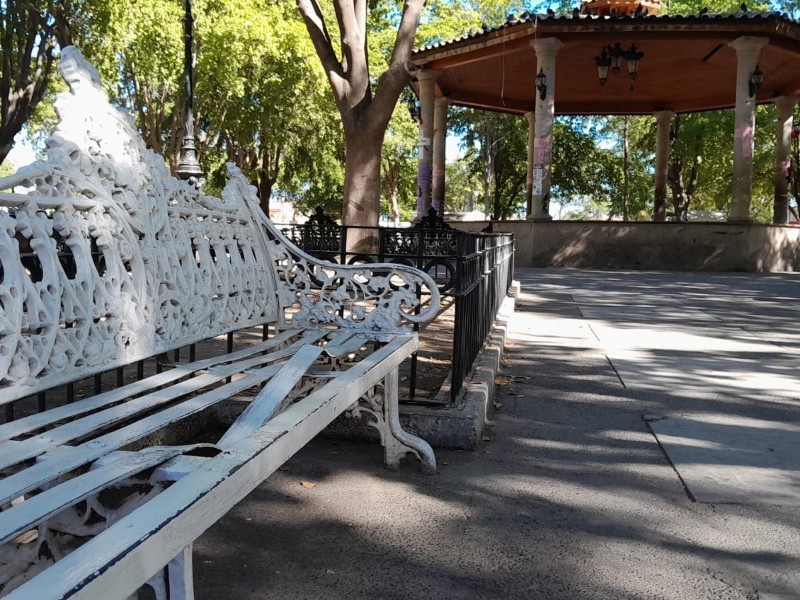 Promesas al viento, Plazuela 27 de Septiembre se cae en pedazos