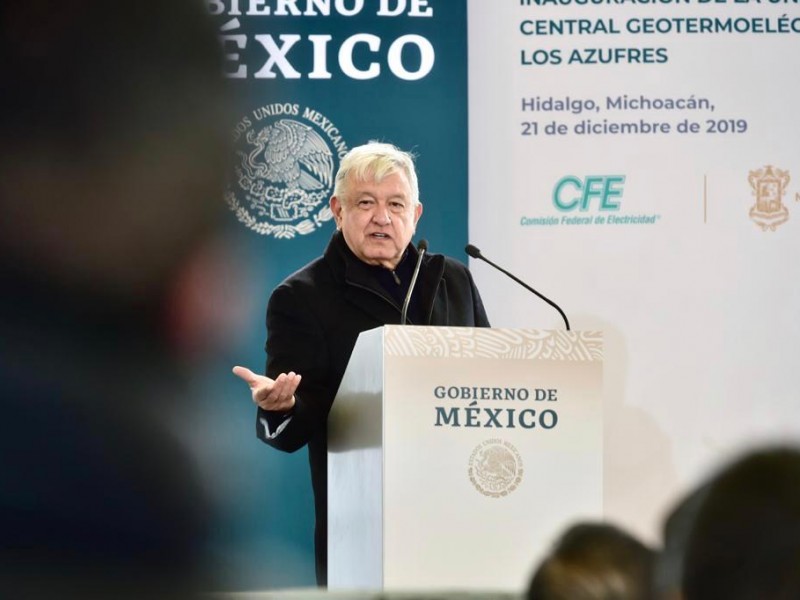 Promete AMLO revisar contratos desfavorables en CFE