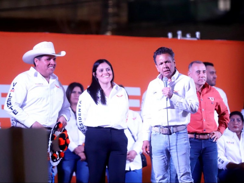 Promete Pablo Lemus equipar el campo de Jalisco