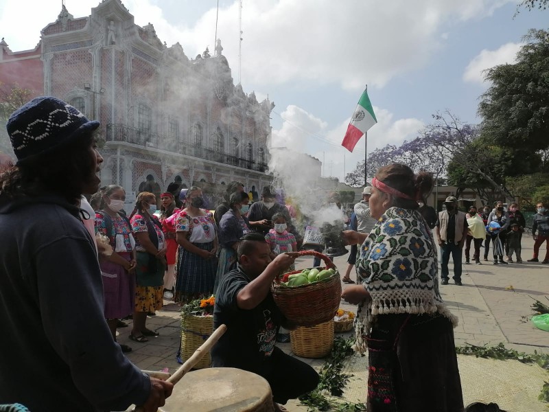 Promotores culturales realizan ceremonia alternativa de Tehuacán.