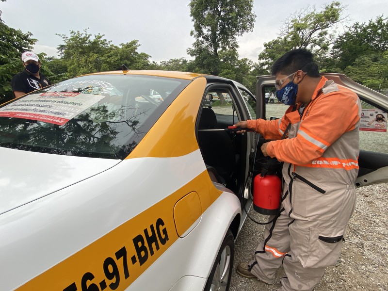 Promoveran taxistas uso de cubrebocas para prevenir contagios de COVID-19