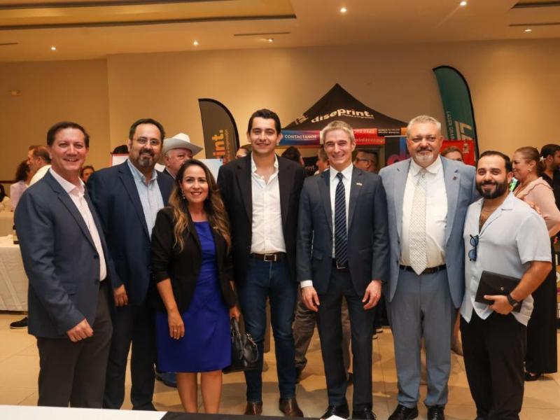 Promueve oportunidades de inversión y expansión empresarial con Phoenix