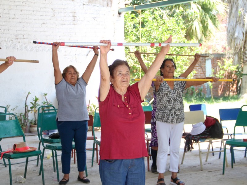 Promueven activación física de adultos mayores de Jacona