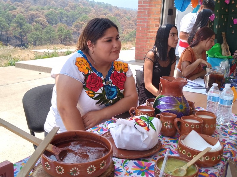 Promueven el consumo de alimentos tradicionales en Chilchota