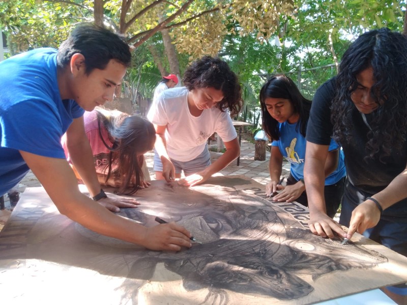 Promueven la creación de grabado-mural en Juchitán