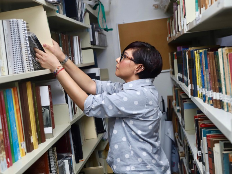 Promueven préstamos de libros a estudiantes de Derecho