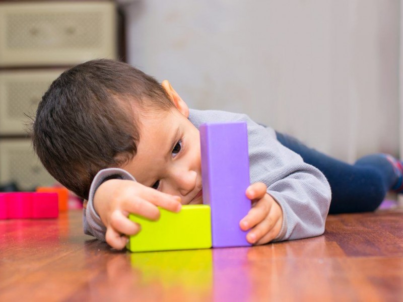 Promueven terapias para niños autistas