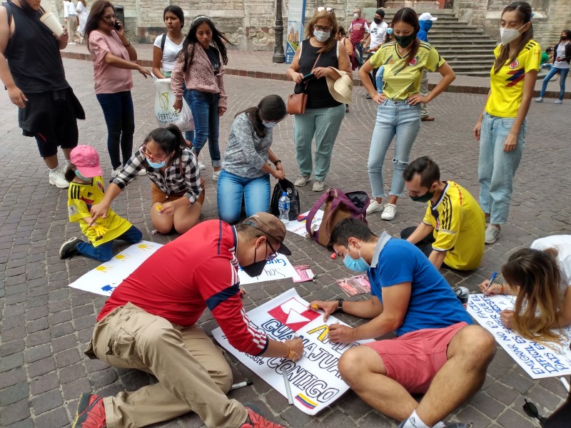 Protestas colombianas se hacen presentes pacíficamente en Guanajuato Capital