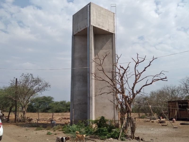 Propietaria de predio impide uso de tanque elevado en Ixtepec