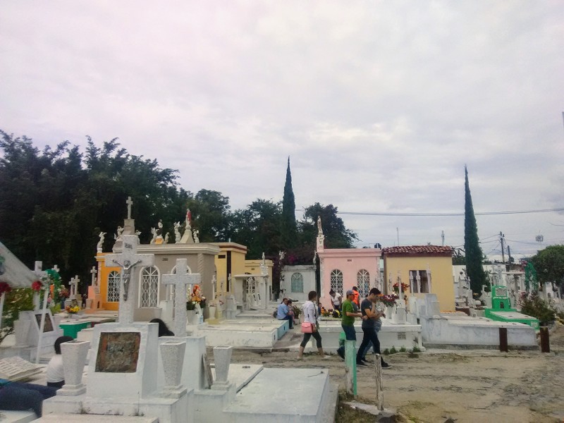 Propietarios de criptas denuncian robos en Panteón Guadalajara.